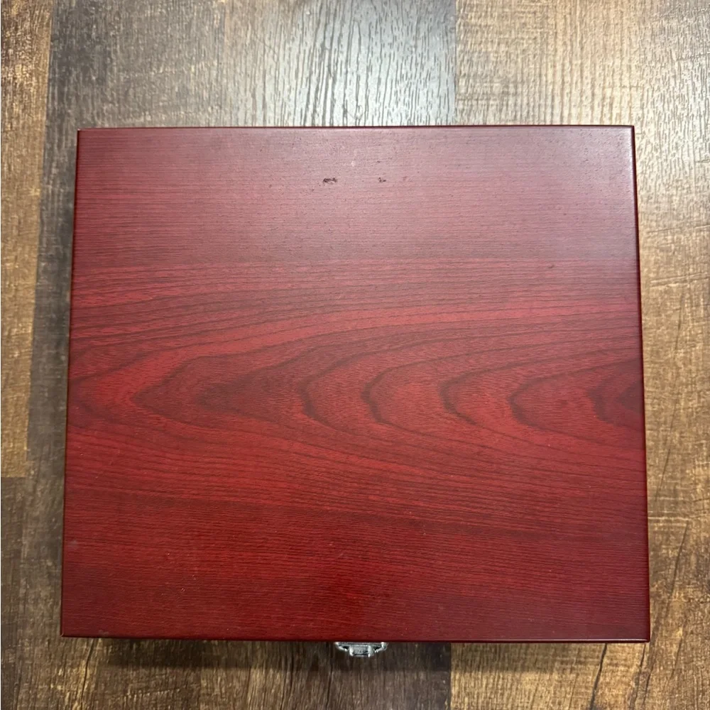Leeds Wine Accessory Gift Set in Wooden Box